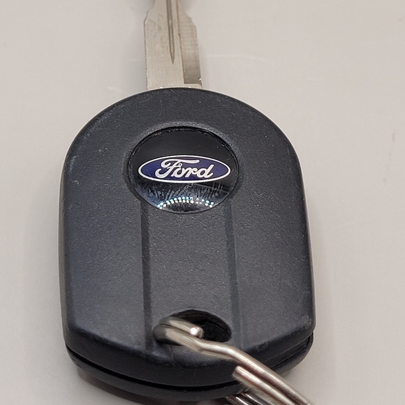 Ford 4-Button Remote Key Fob with Key Blank FCC ID CWTWB1U331 - Picture 3 of 3